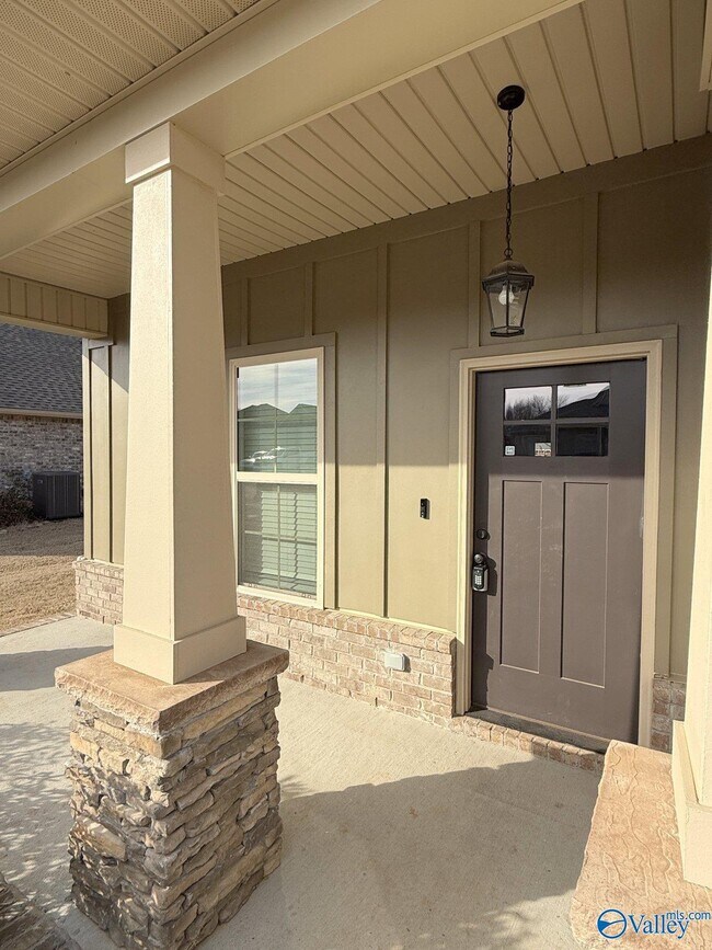 Building Photo - 24057 Quints Dr