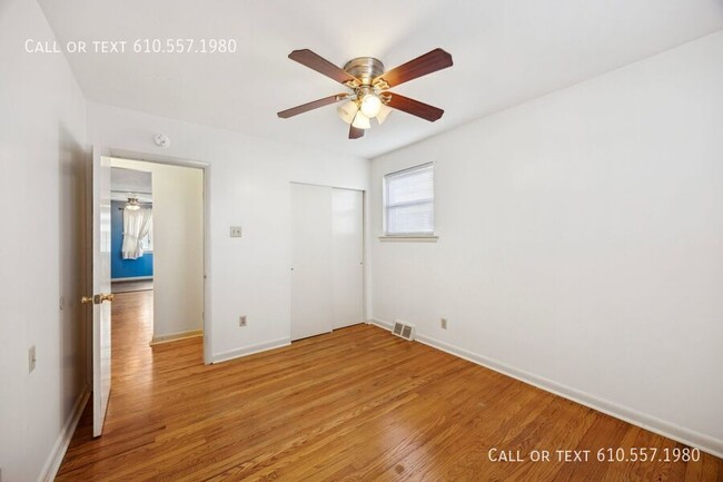 Building Photo - Clean and Updated 2 Bedroom 1 Bath apartme...