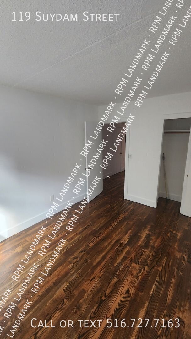 Building Photo - 119 Suydam St