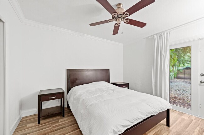 Building Photo - 1221 SW 18th St