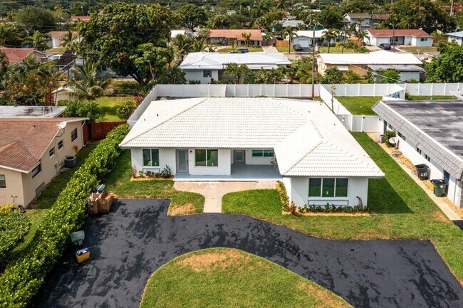 Building Photo - 245 SW 6th St