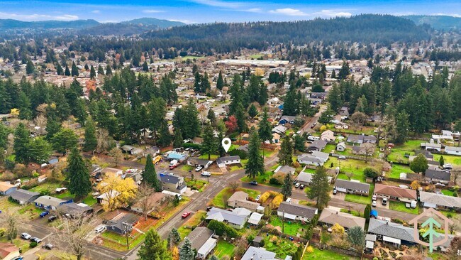 Building Photo - 2004 SE 143rd Ave