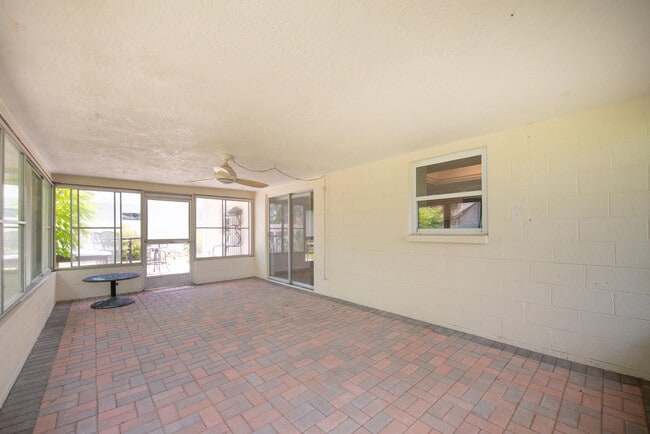 Building Photo - 6143 Tanglewood Dr NE