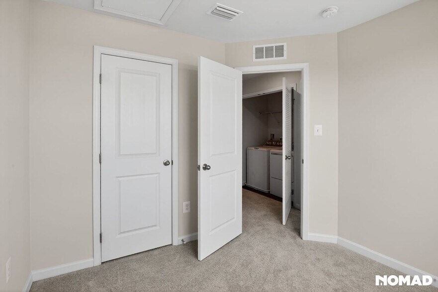 Building Photo - 611 Yellow Bill Ln