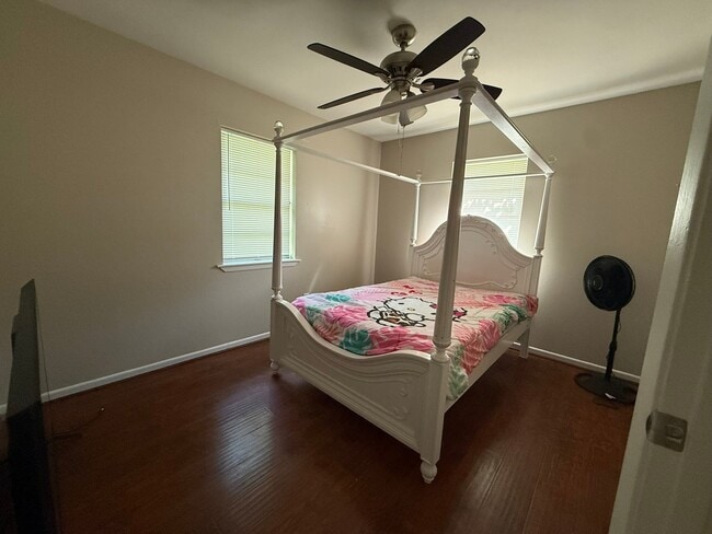 Building Photo - 5606 Dahlia Ln