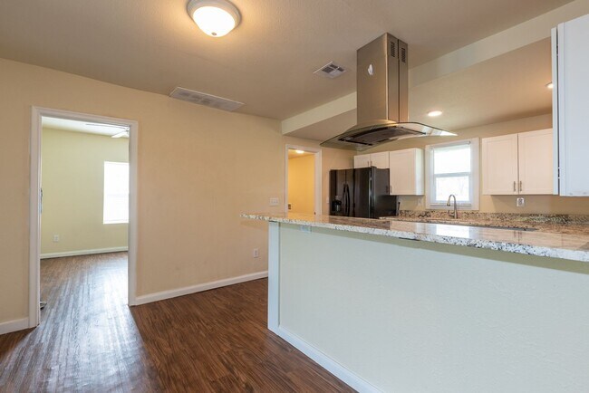 Building Photo - Beautiful 3 Bed 2 bath Coming Soon in Cowe...
