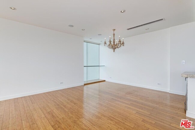 Building Photo - 2222 Ave of the Stars