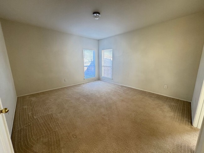 Building Photo - $500 OFF First Month's Rent