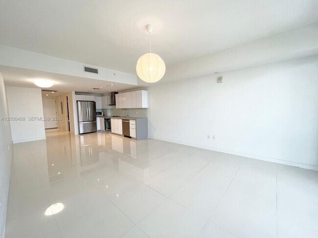 Building Photo - 1600 NE 1st Ave