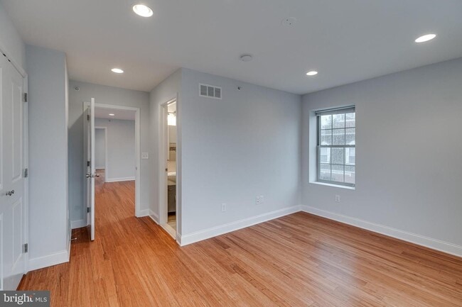 Building Photo - 2401 Carpenter St