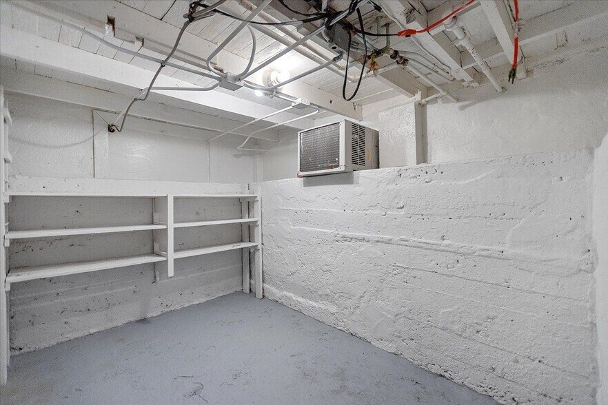 Building Photo - 3652 N Nora Ave