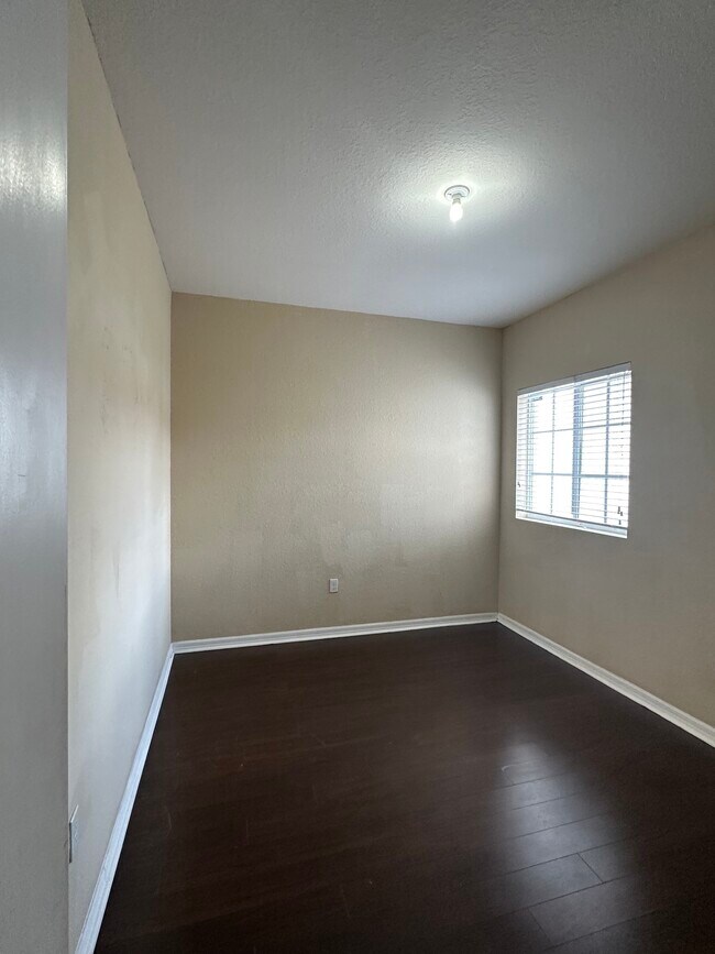 Building Photo - 3532 NW 29th Ct