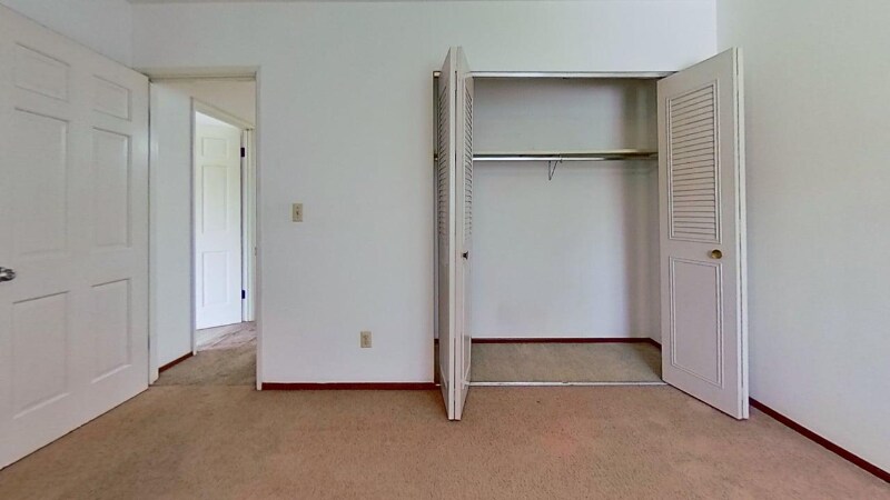 Building Photo - 215 Williamsburg Dr