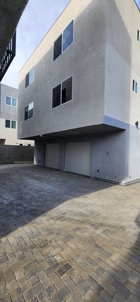 Building Photo - 5729 Klump Ave