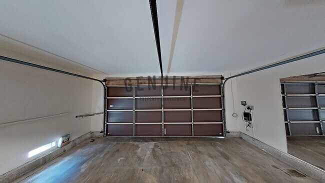 Building Photo - Spacious and Nicely Updated House With Gre...