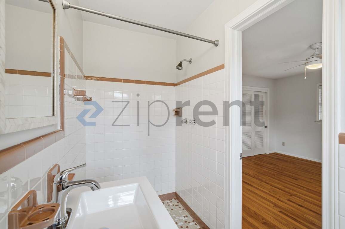 Building Photo - 1894 Hebron Hills Dr