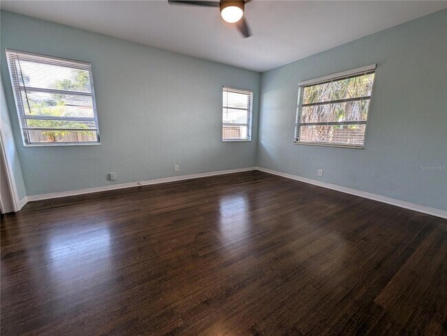 Building Photo - 208 12th Ave N
