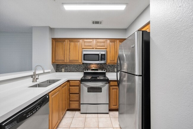 Building Photo - North Alington Condo close to the Entertainment District