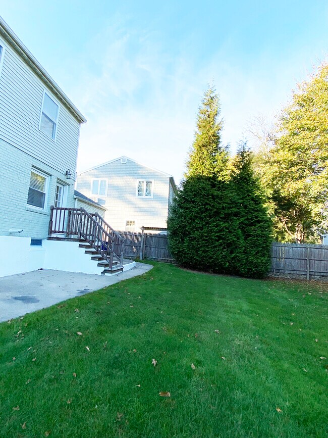 Building Photo - 4070 Madison Ave