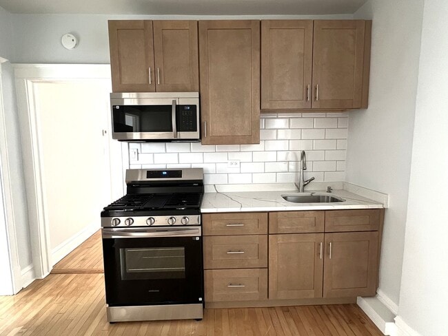 Building Photo - 3000 W 40th St