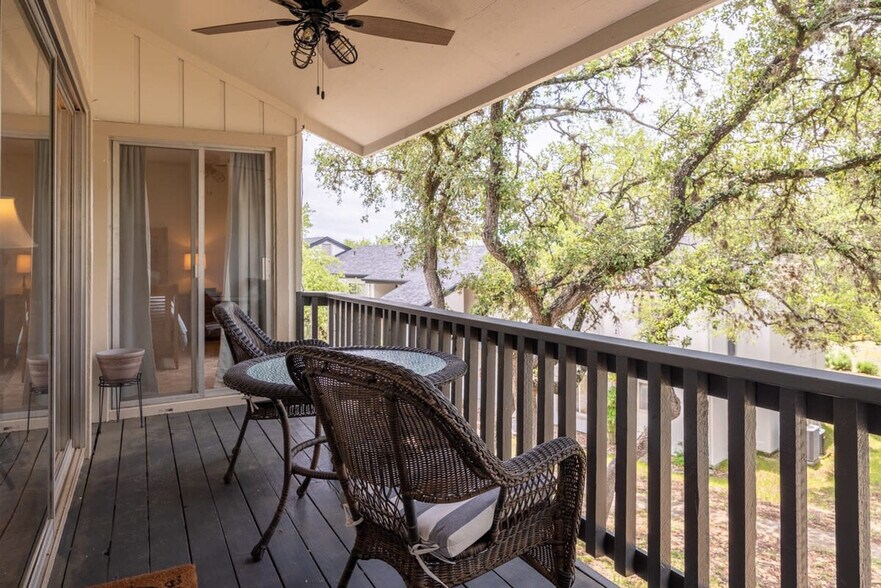 Building Photo - 1029 Parkview Dr