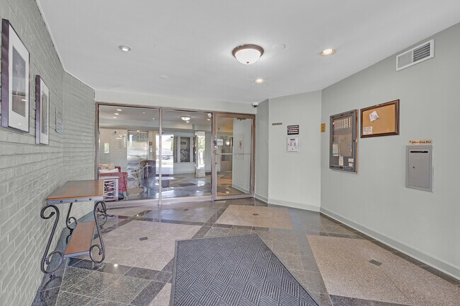 Building Photo - 700 Perrie Dr