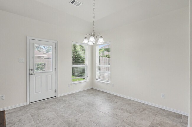 Building Photo - 21327 Somerset Shores Crossing
