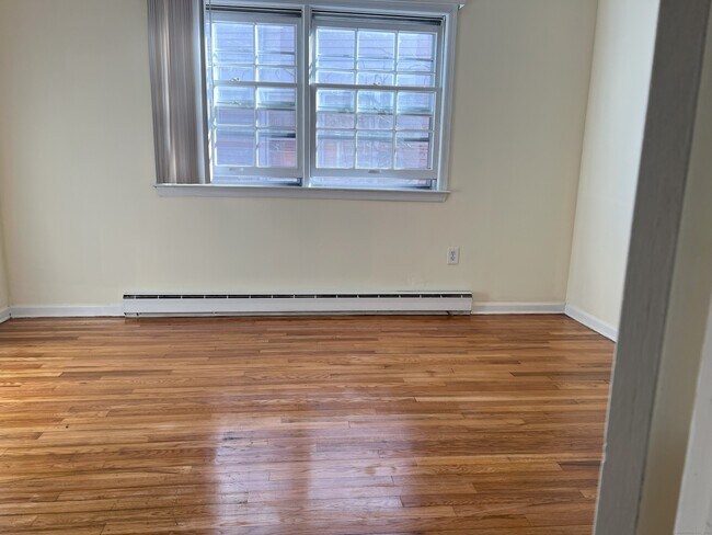Building Photo - 1044 Campbell Ave