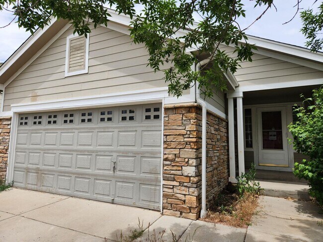 Building Photo - 3 Bedroom 2 full bathrooms in Brighton