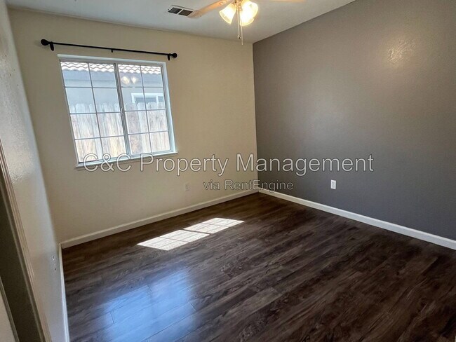 Building Photo - 1408 Fairway Dr