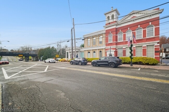 Building Photo - 246 Main St