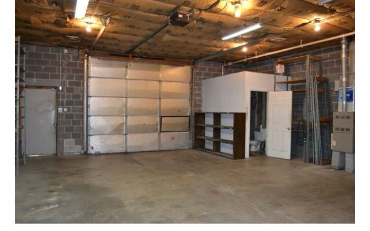 Building Photo - 1050 Main St