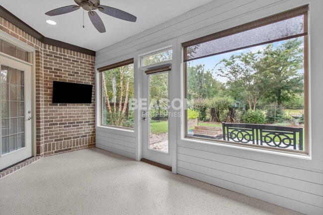 Building Photo - 661 Jenoa Dr