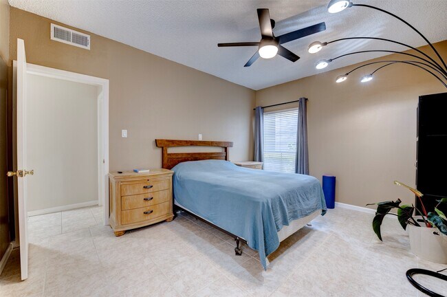 Building Photo - 2300 Augusta Dr