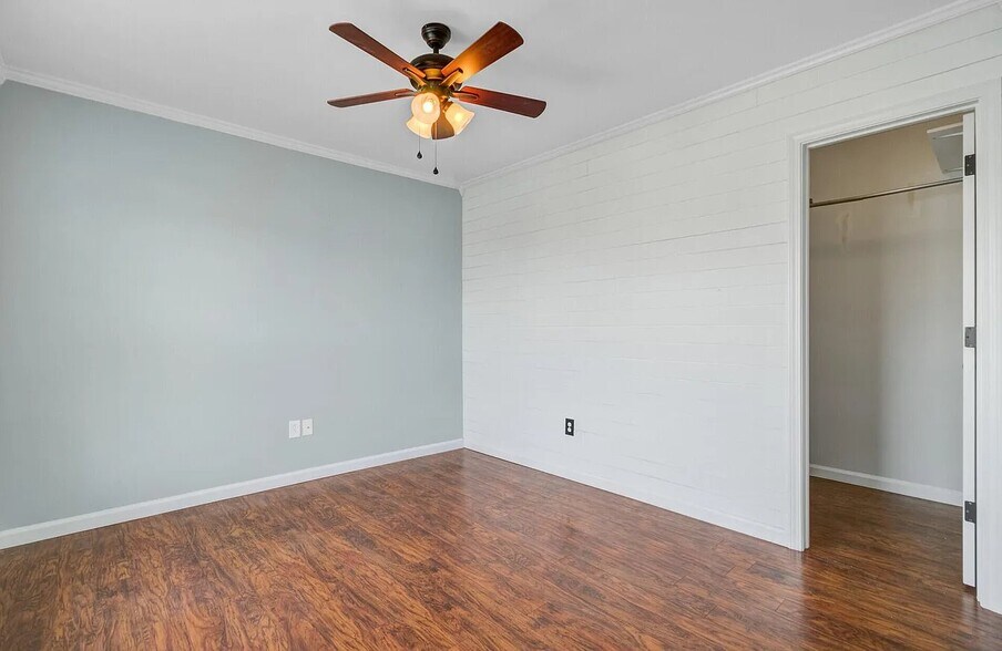 Building Photo - 236 Emerald Isle Dr