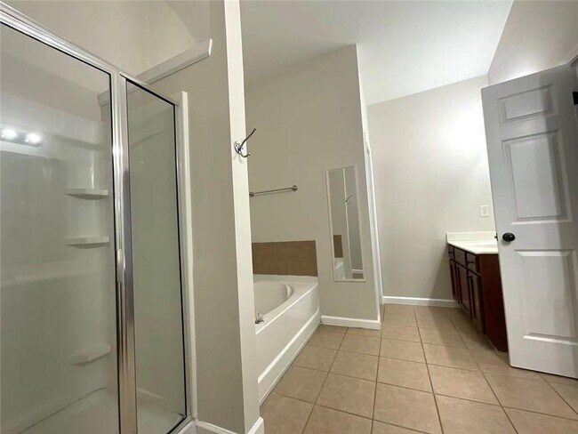 Building Photo - 2882 Cross Creek Dr