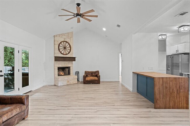 Building Photo - 14913 Longbranch Dr