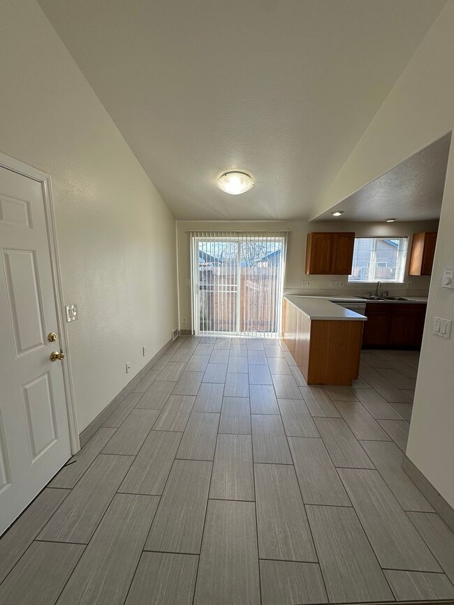 Building Photo - 1/2 Off 2nd Months' Rent