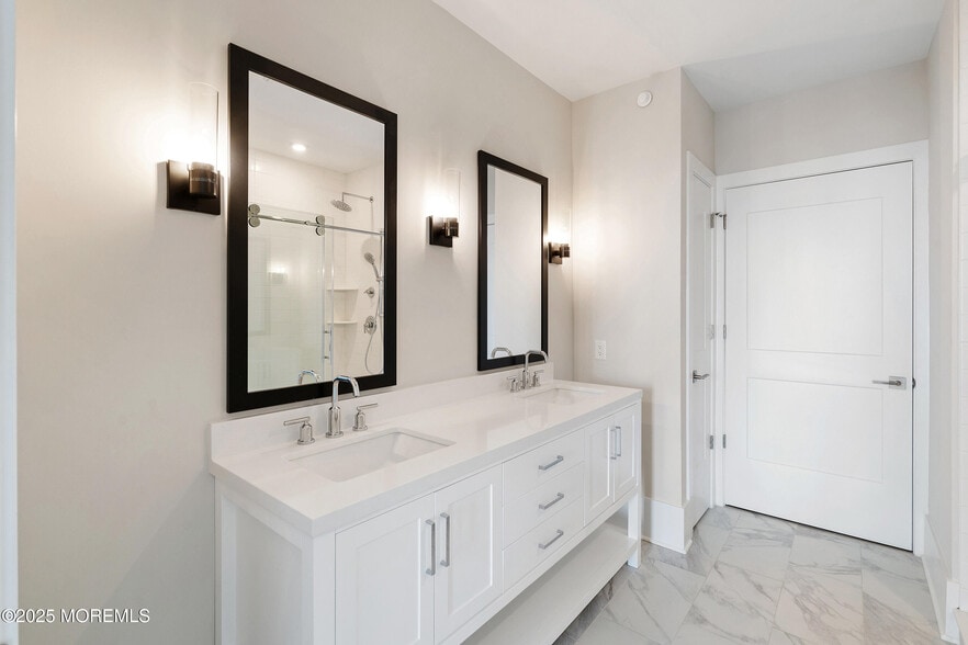 Building Photo - 215 2nd Ave