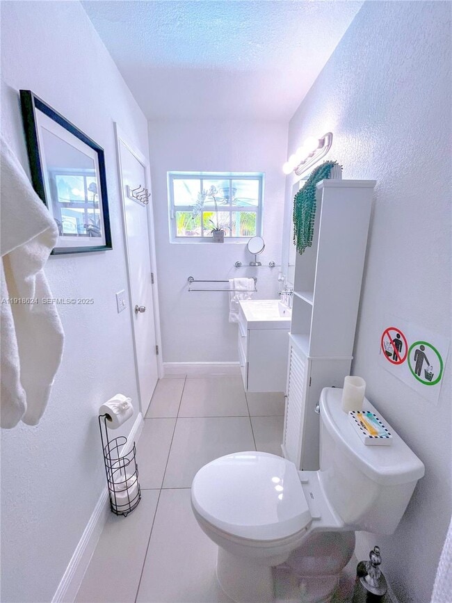 Building Photo - 4420 NW 30th Ct