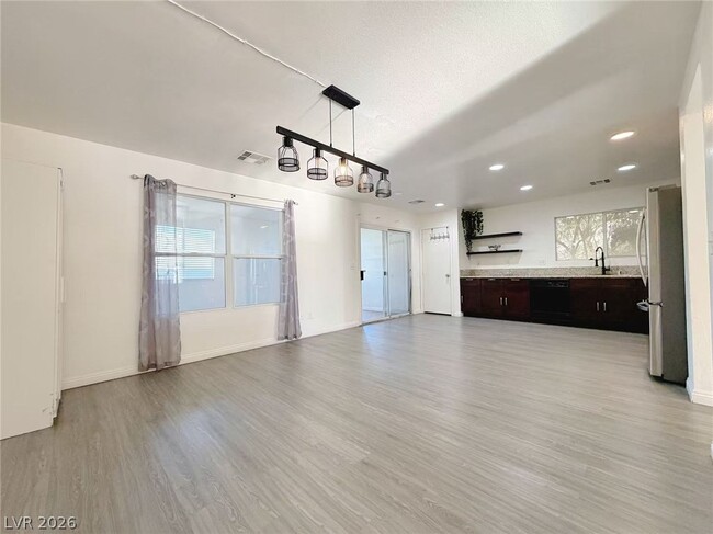 Building Photo - 5386 Walcott Dr