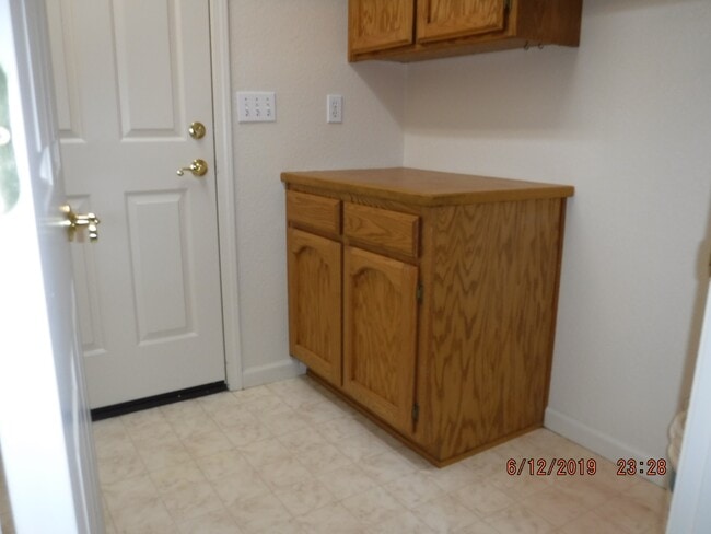 Building Photo - 1335 Meadowlark Way