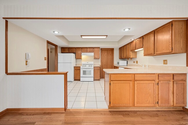 Building Photo - 1015 Claremont Dr