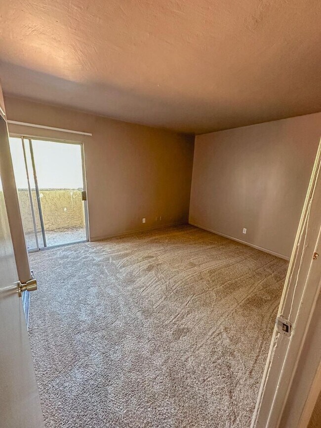 Building Photo - 423 Las Casitas Way