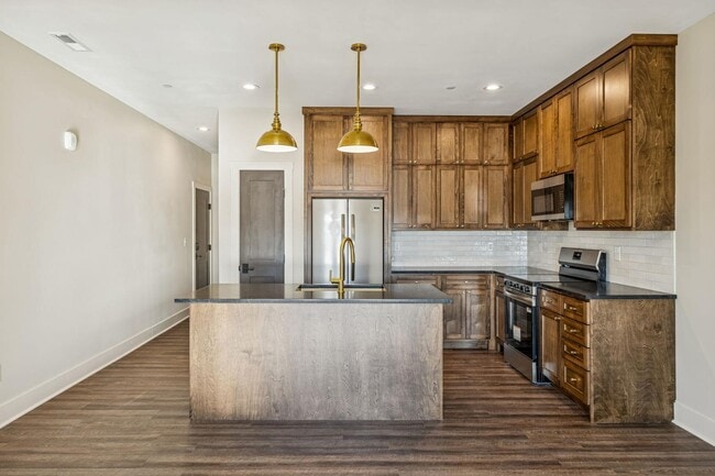 Building Photo - 120 N Main St