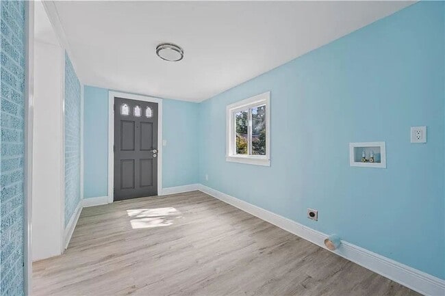 Building Photo - Move In by 5/1 & Save $500 OFF MAY Rent — Fully Renovated Gem!!!