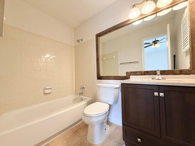 Building Photo - Gorgeous Doraville 2 Bed-2.5 Bath Townhouse, Roommate Floor plan!