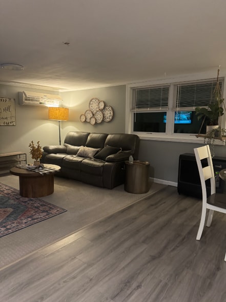 Building Photo - 194 Swamp Rd