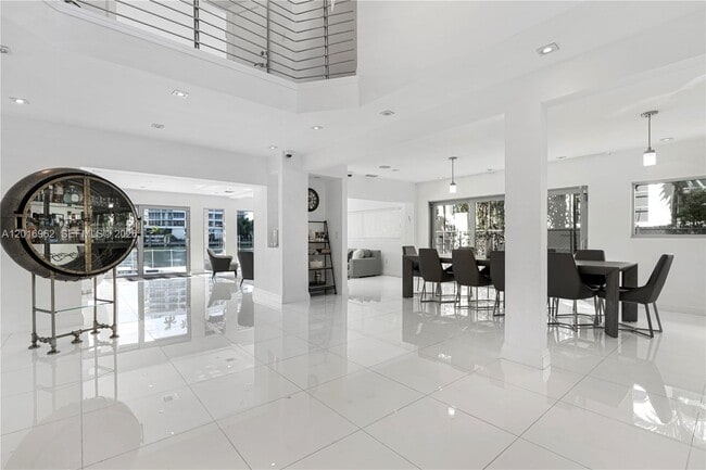 Building Photo - 9380 Bay Dr