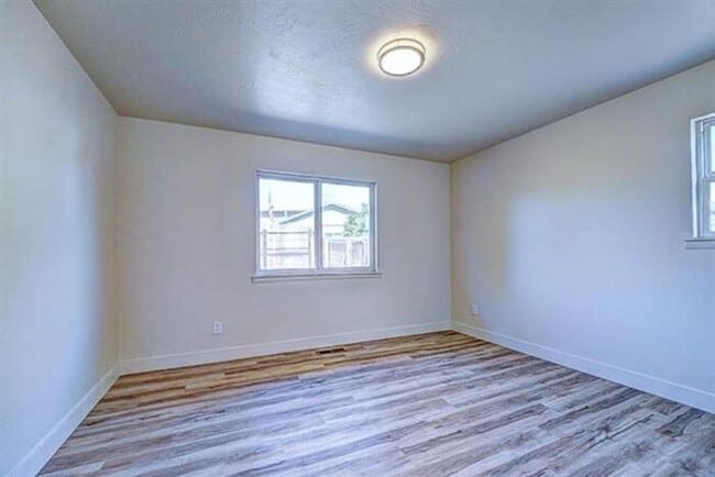 Building Photo - Stunning home in highly sought neighborhood!